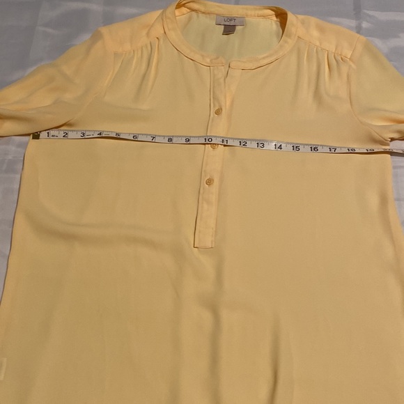 Loft -size M Butter yellow chiffon type semi sheer popover top - Picture 4 of 7
